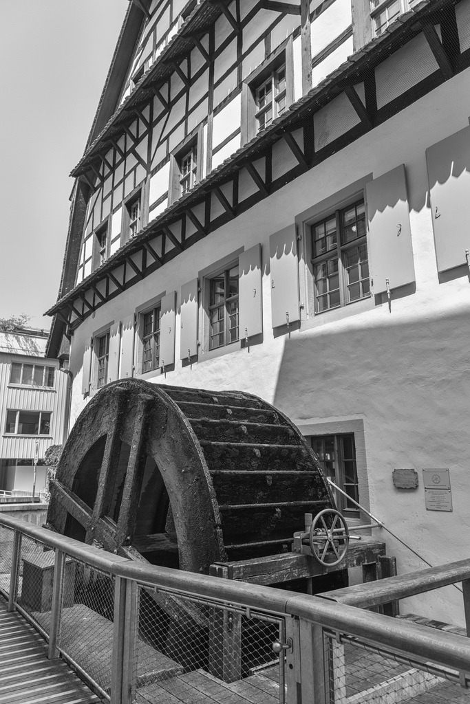 Wasserrad bei der Papiermühle | Das altes Wasserrad bei der Papiermühle Basel, Schweiz. - Realisiert mit Pictrs.com