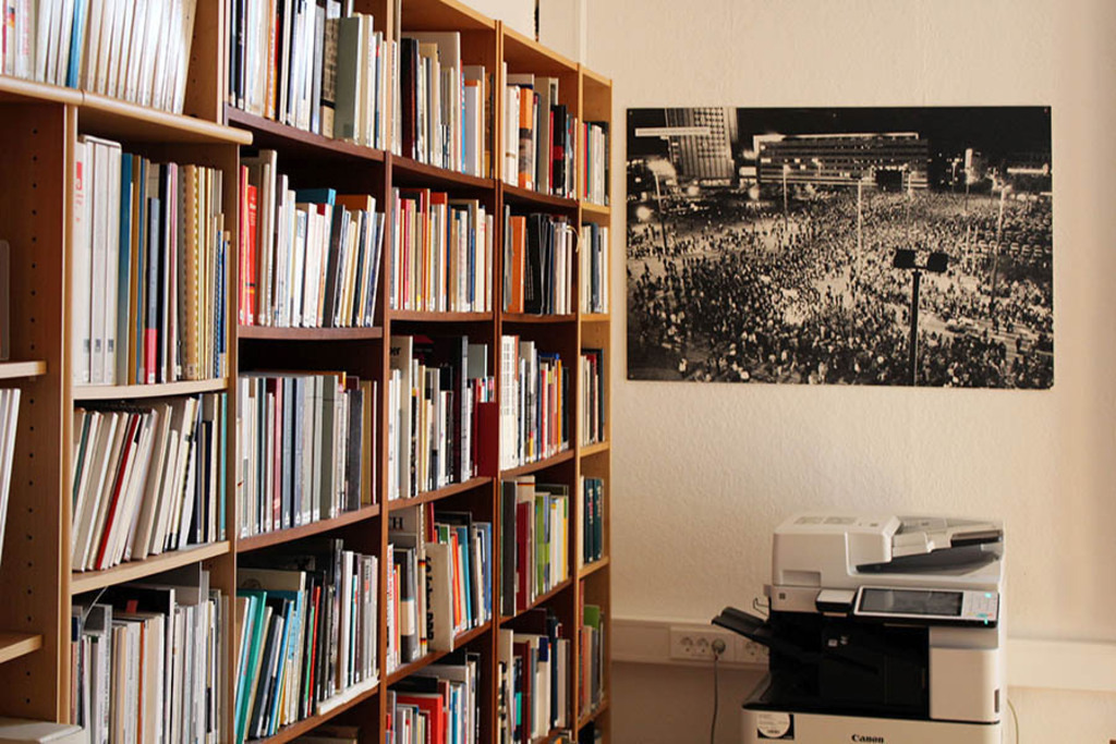 Archiv Bürgerbewegung Leipzig | Entdecke über 20 Kategorien Leipzig-Motive: Foto-Downloads, hochwertige Poster, Leinwand- & Fine-Art-Prints. Jetzt Lieblingsfoto im Bildlexikon Leipzig Shop bestellen!