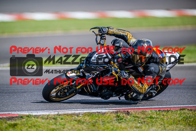 MaZZes_FotoMatrix_220506_91261 | Fotograf Mathias Schmid
Sportfotograf,
Eventfotograf,
Hochzeitsfotograf,
Portraitfotograf