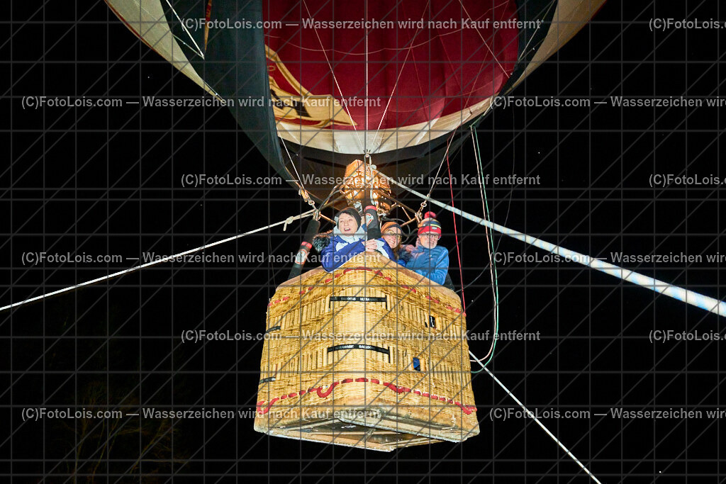 ALP5404_Nacht der Ballone_Ballonclub Oetscherland | NACHT DER BALLONE in Lackenhof am Ötscher, Sa 28. Dezember 2024.Mit einer Schauübung der Bergrettung Lackenhof, dem Ballonclub Ötscherland und den Gaminger Ötscherteufeln unter Zusammenarbeit mit der FF Lackenhof, dem Musikverein, dem Pensionistenverband, dem CampingClub, der Schirmbar und Konditorei Czihak, der Fuchswaldhütte und der Pizzeria Venezia, die für die Verköstigung sorgten, sowie der Ötscherliftgesellschaft, der Gemeinde Gaming und dem Ötscher-Tourismusverband.