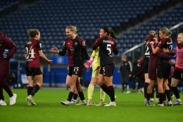 Fußball I Frauen I Saison 2025-2026 I Bundesliga I 10. Spieltag I Hamburger SV - 1. FC Nürnberg I 48922 | Jubel, Begeisterung, Enthusiasmus, Euphorie, Freude, Glücksgefühl, Heiterkeit bei: 1. FC Nürnberg Frauen und Clara Fröhlich (5, 1. FC Nürnberg) - Realisiert mit Pictrs.com