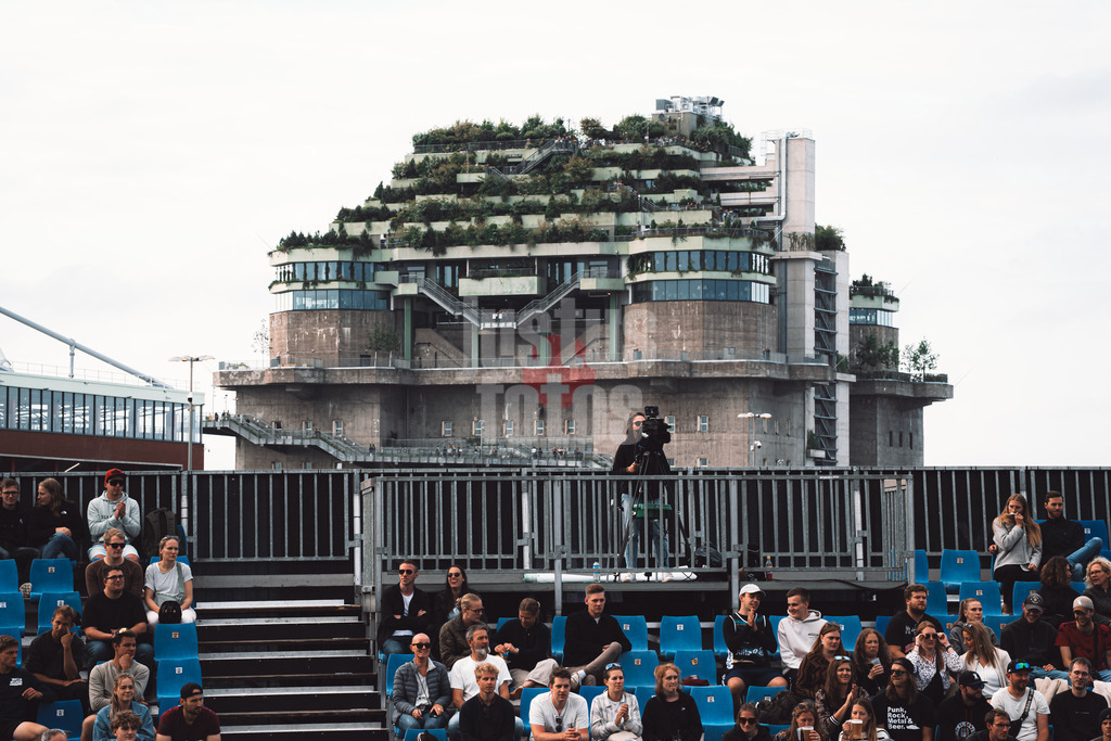 Beachvolleyball | Frauen | Allianz German Beach Tour 2025 | Tourstop Hamburg | 30.05.2025 | Der begrünte Bunker hinter der Tribüne der Acitve City Arena