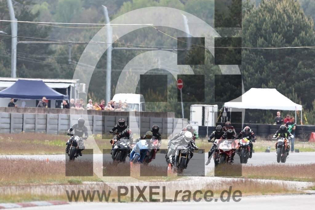 start-20240510_06191 | Schöne Erinnerungen an spannende Momente - das festzuhalten ist unser Job. PIXELrace.de ist seit 2003 auf den Rennstrecken Europas unterwegs um die Action draußen beim Fahren und die wunderbare Stimmung imm Fahrerlager für euch einzufangen.