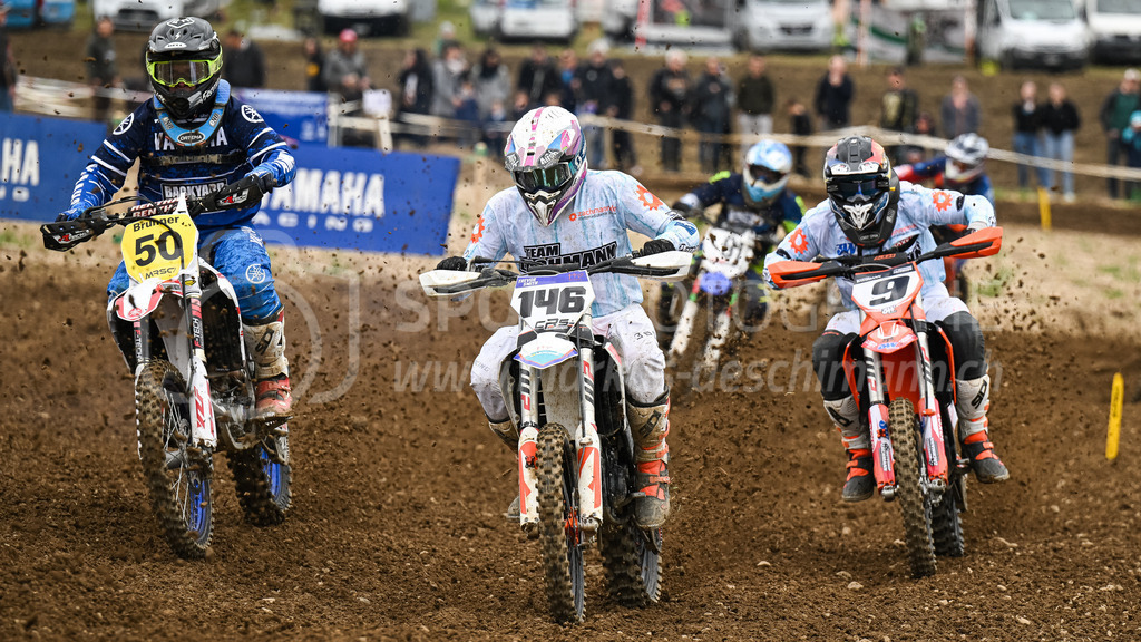 Motocross Schlatt bei Winterthur - 30. April 2023 | #50 Brunner Markus aus Muri AG (CH) auf Yamaha YZ 450 F, #146 Smith Trevor aus Birmenstorf (CH) auf KTM und #9 Bachmann Hanspeter aus Basadingen (CH) auf KTM 450 F in der Kategorie Senioren am Motocross Schlatt bei Winterthur, 30. April 2023. 
Instagram: @mx_schlatt | @mc_wila | @sam_schweiz
Bild: Sportfotografie Markus Aeschimann | www.markus-aeschimann.ch - Realisiert mit Pictrs.com