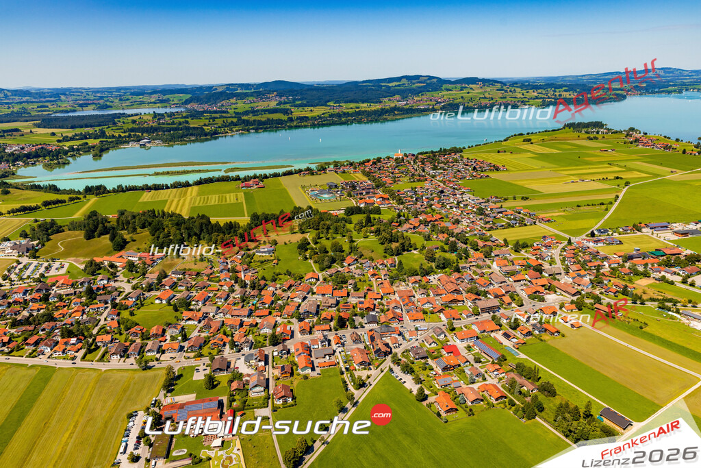 Luftaufnahme von  Schwangau - Die Luftaufnahme wurde 2025 vom UL-Flugzeug heraus erstellt ( keine Drohne ) - Hochauflösende Luftaufnahme - für professionelle Ausdrucke geeignet. Die Geschenkidee !Mit Lizenz und Bildrechte bestellbar