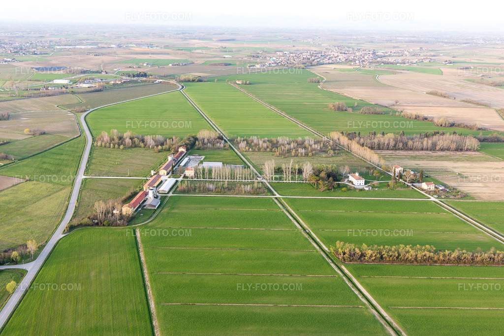 Aerial view: View of the town in Palazzolo dello Stella in the state Friuli Venezia Giulia, Italy. – Photo: IMG_105838.jpg taken on 04/08/2018 by Werner Riehm/FLY-FOTO.com – Resolution of the original: 5472 x 3648 px
