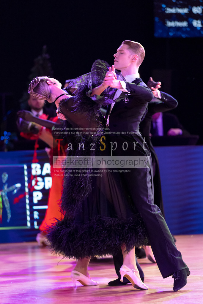 20241215_WDSF_Int_Open_Std-Riga-8850 | Tanzsportbilder, Standardtanz, Lateintanz, WDSF, DTV, LTVB, dancecomp, goc, hessen tanzt, blaues band der spree, walzer, tango, wiener walzer, slowfox, quickstepp, samba, rumba, cha-cha-cha, paso doble. jive, hd-kroft photography, turniertanzsport