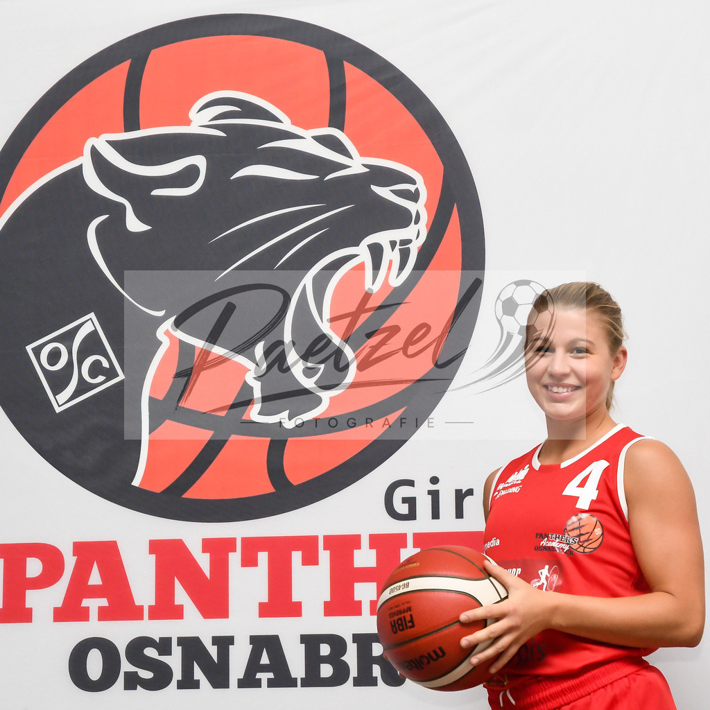 TEAOSC20201023_0020 | Basketball, Juniorinnen: Annemarie Potratz  bei der Team Presentation der Panthers Academy Osnabrueck am 23.10.2020 in Osnabrueck, Deutschland. - Realisiert mit Pictrs.com