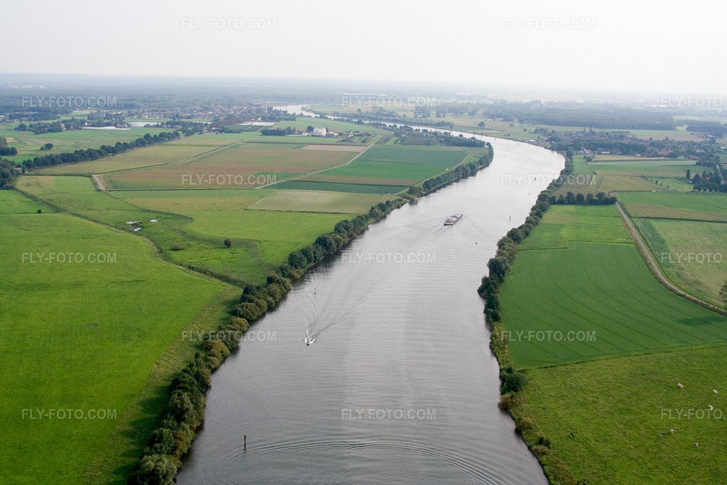 Aerial view: View of the town in De Hamert in the state Limburg, Netherlands. – Photo: IMG_12986.jpg taken on 08/31/2008 by Werner Riehm/FLY-FOTO.com – Resolution of the original: 3456 x 2304 px