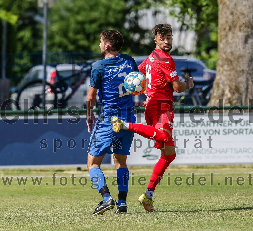 2023-07-08_075_FC_Langengeisling_gegen_TSV_Buchbach | Erding, Deutschland, 08.07.2023:
Fußball, Bezirksliga Oberbayern Ost 2023 / 2024, Testspiel, FC Langengeisling gegen TSV Buchbach, Endergebnis: 0:6

Lucas Seeholzer (FC Langengeisling, #2), +b15+

Foto: Christian Riedel / fotografie-riedel.net