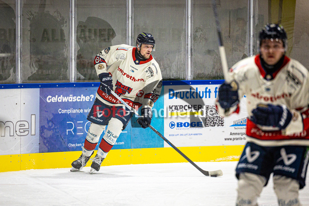 EA Schongau MANNUTS gegen VfE Ulm/Neu-Ulm DEVILS | Eishockey Bayernliga 2025/26 Vorrunde 6 Spieltag, EA Schongau MANNUTS gegen VfE Ulm/Neu-Ulm DEVILS, 20251031,Maximilian RIEGER (VfE Ulm/Neu-Ulm DEVILS 86) in Aktion,2025-10-31 in Schongau (Eisstadion Schongau), Maximilian RIEGER (VfE Ulm/Neu-Ulm DEVILS 86)Copyright: WolfgangxLindner www.foto-lindner.de