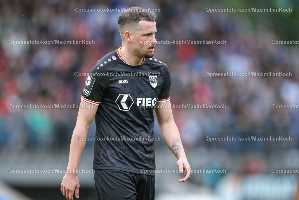Koe3Liga27042402080 | 27.04.2024, Köln, Fußball, bwin 3. Liga Herren, Sportpark Höhenberg, 35. Spieltag, Saison 2023 2024, FC Viktoria Köln – Preußen Münster: Yassine Bouchama (Preußen Münster). 
DFB regulations prohibit any use of photographs as image sequences and or quasi-video.