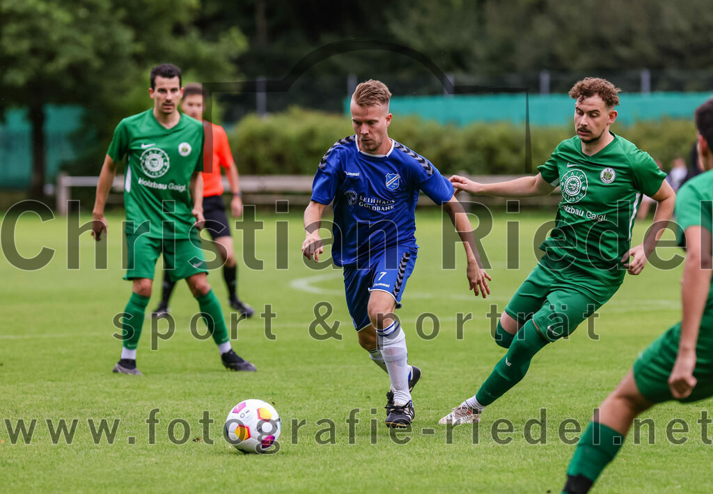2023-08-04_024_FC_Forstern_gegen_FC_Langengeisling_II | Forstern, Deutschland, 04.08.2023:
Fußball, Kreisklasse 2023 / 2024, 1. Spieltag, FC Forstern gegen FC Langengeisling II, Endergebnis: 2:1

Thomas Hinterwimmer (FC Langengeisling, #7), Alexander Huber (FC Forstern, #10)

Foto: Christian Riedel / fotografie-riedel.net