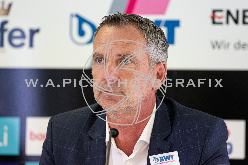 Pressekonferenz Lask | Pasching, AUSTRIA,24.JUL.20 - SOCCER - Pressekonferenz LASK Image shows head coach Dominik Thalhammer  (LASK).
Photo: SMP/Andreas Willdoner