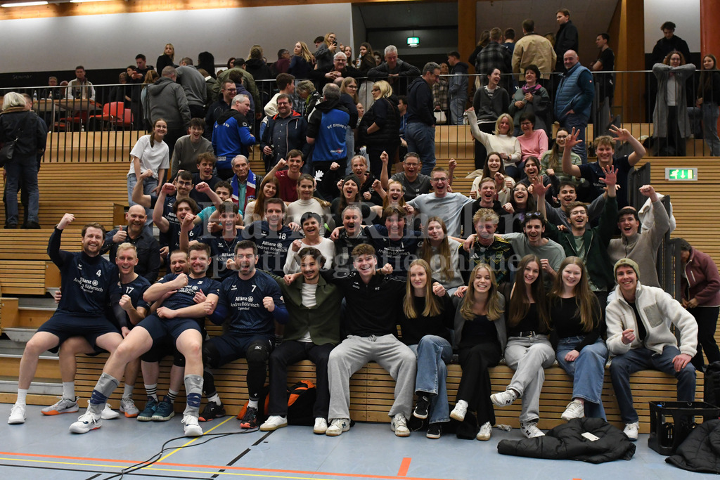 TSV Deggendorf  : VC Eitting 09 | Spieler und Fans feiern  - Realisiert mit Pictrs.com