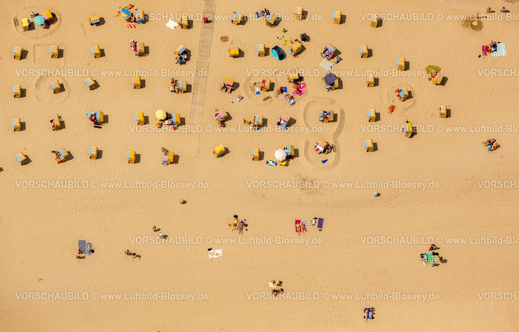 Luebeck15069438Travemuende | Sandstrand von Travemünde an der Ostsee, Ostseestrand, Strandkörbe, Badestrand, Brodtener Ufer vor dem A-ROSA Hotel, Travemünde,  Lübeck, Lübecker Bucht, Hansestadt, Schleswig-Holstein, Deutschland