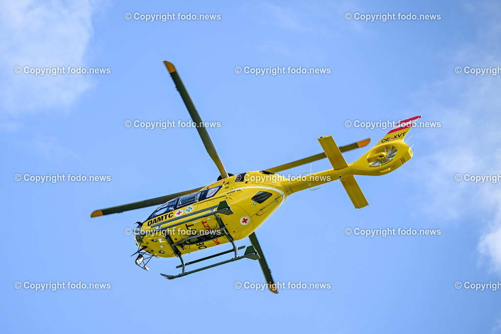 Rettungshubschrauber_ Helikopter_ 28.08.2025-20 | 28.08.2025, Oberoesterreich, AUT, Rettungshubschrauber, im Bild Themenbild, Rettungshubschrauber, Helikopter, Christophorus, OeAMTC, Rotes Kreuz, Krankentransport, Notarzt, Einsatz, Rettungsteam, Sanitaeter, Notruf 144, Landung, Start, Flug, Heli, Pilot, Notfall, Luftrettung, medizinischer Einsatz, Hubschrauberflug, Einsatzfahrzeug, schnelle Hilfe, Notarzthubschrauber, gelber Helikopter, oesterreichisches Rotes Kreuz, Himmel, Flugrettung, Gesundheitsversorgung, Erste Hilfe aus der Luft, Feature, Symbolbild