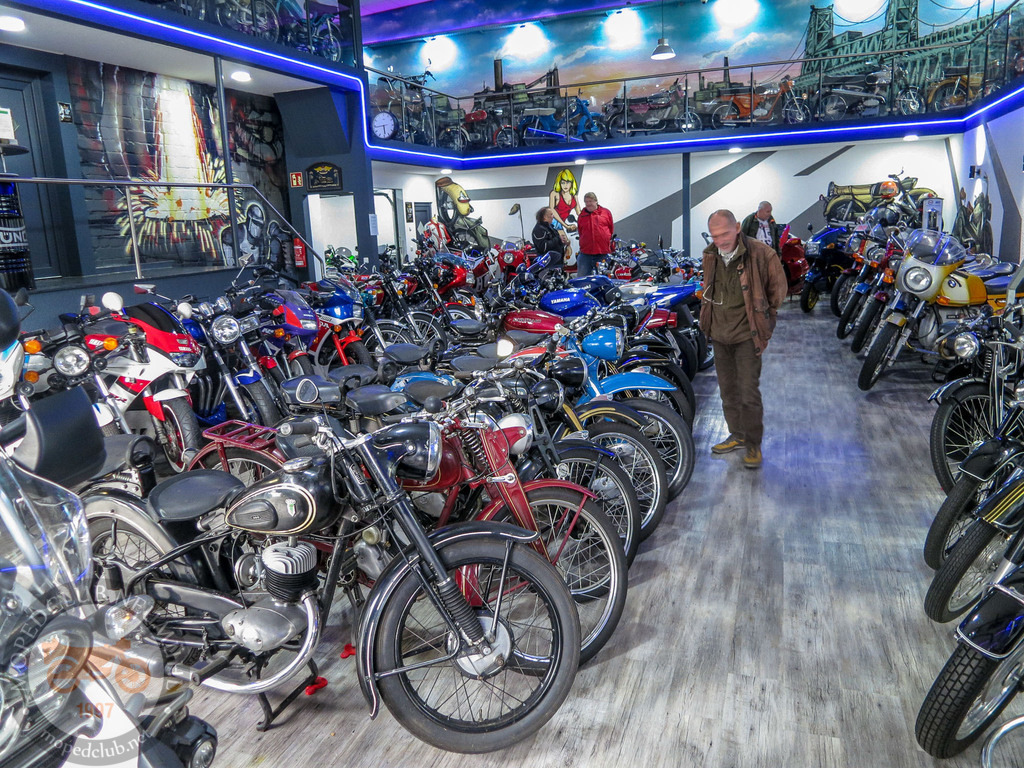MopedmuseumNeumühl_151023_029 | Bildergalerie von Sport-Ereignissen aber auch von weiteren spannenden Dingen - nicht nur vom Niederrhein. In Anlehnung an den bekannten Spruch von Hanns Dieter Hüsch heißt das Motto: "Niederrhein ist überall".  - Realisiert mit Pictrs.com