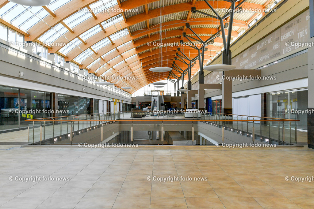 Deutschland_ Baden-Wuerttemberg_ Ulm_ 11.04.2025-12 | 11.04.2025, Deutschland, GER, Baden-Wuerttemberg, Ulm, im Bild Themenbild, Blautal-Center, Einkaufszentrum, geschlossen, Leerstand, Rolltreppen, Verkaufsflaeche, Geschaefte, Feature, Symbolbild, Das Blautal-Center ist ein am 29. Oktober 1997 eroeffnetes ehemaliges Einkaufszentrum in Ulm, sein Betrieb wird seit 2024 eingestellt. Mit einer Gesamtflaeche von 44.500 m² war es eines der groeßten Einkaufszentren Sueddeutschlands