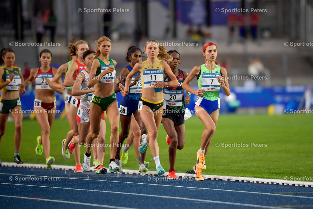 _KP13905_1 | 21.07.2025, xkaix, Leichtathletik, FISU World University Games 2025 v.l. Kira Weis (Deutschland) neben Klara Lukan (Slowenien) - Realisiert mit Pictrs.com