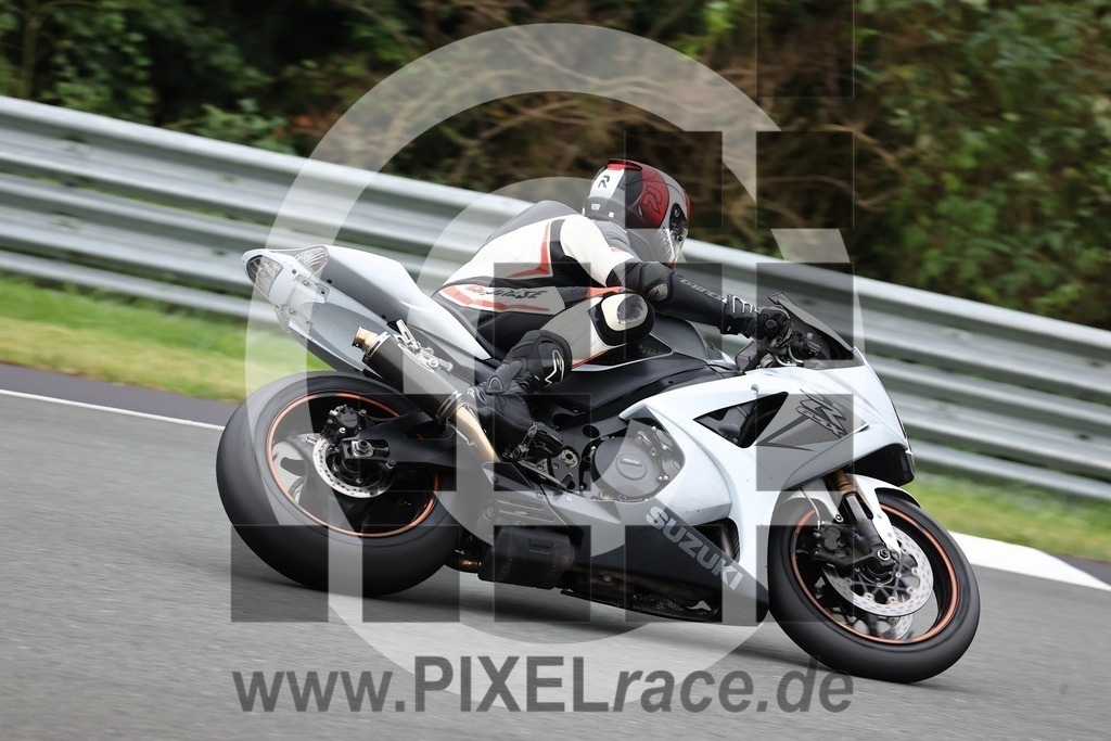 0309-20240916_10862 | Schöne Erinnerungen an spannende Momente - das festzuhalten ist unser Job. PIXELrace.de ist seit 2003 auf den Rennstrecken Europas unterwegs um die Action draußen beim Fahren und die wunderbare Stimmung imm Fahrerlager für euch einzufangen.