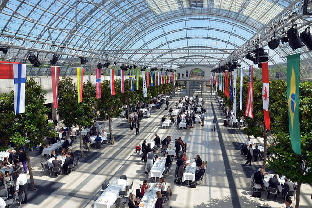Foto: Leipzig - Congress Center Leipzig | Das Team hinter BILDLEXIKON LEIPZIG bündelt historische wie aktuelle Informationen über die Stadt Leipzig in Text und Bild auf einer Plattform und stellt diese der interessierten Öffentlichkeit zur Verfügung.
