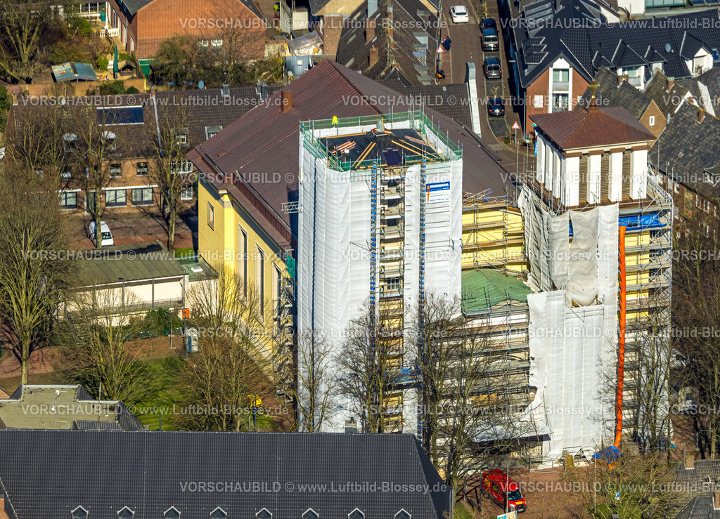 Rees240312527 | Luftbild, Baustelle mit Renovierung der Kirchtürme an der kath. Kirche St. Mariä Himmelfahrt, Rees, Nordrhein-Westfalen, Deutschland