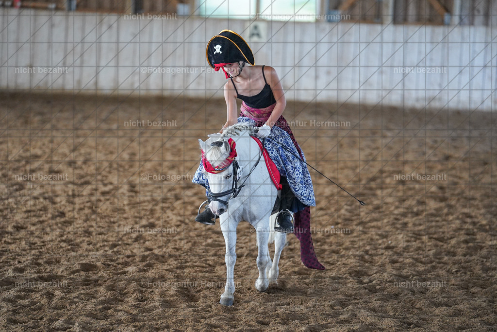 20230917-FAH09842 | Landsberg am Lech, 2023, Kaufbeuren, Kempten, Allgäu, Turnierfotografen Bayern, Fotoagentur Herrmann, Turnierbilder, Reitsport Fotos, Pferdefotograf, Augsburg, Bad Tölz, Dachau, Karlsfeld, Memmingen, Buchloe, Schwabmünchen