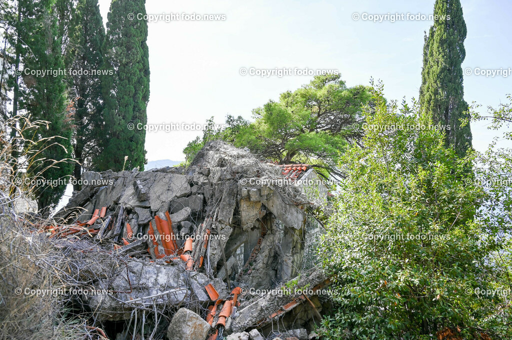 Arboretum von Trsteno_ Kroatien_ 11.10.2023-125 | 11.10.2023, Kroatien, HRV, Trsteno im Bild Arboretum, Trsteno, Hafen, Pflanzen, Brunnen, Neptunbrunnen, Wege, Palmen, Eukalyptus, Lorbeer, Kakteen, Zitrus, Oliven, Filmkulisse Game of Thrones

Das Arboretum von Trsteno befindet sich etwa 18 Kilometer nordwestlich der Stadt Dubrovnik im Sueden Kroatiens. Als einziges Arboretum an der oestlichen Adria-Kueste stellt es die aelteste Sammlung exotischer Baeume und Pflanzen des Landes dar.
Die Gartenanlage befindet sich entlang der Kuestenstraße zwischen den Ortschaften Orašac und Slano.
Quelle: Wikipedia