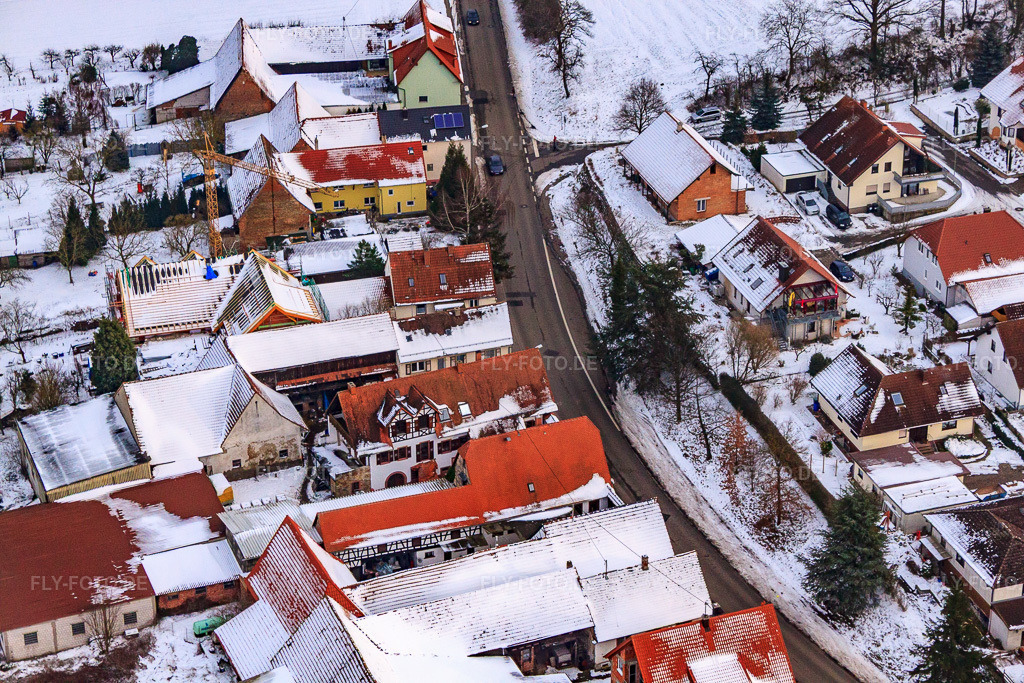 Luftbild: Hauptstraße im Winter im Schnee in Hergersweiler im Bundesland Rheinland-Pfalz in Deutschland. Foto: IMG_23723.jpg vom 16.01.2010 durch Werner Riehm/FLY-FOTO.de