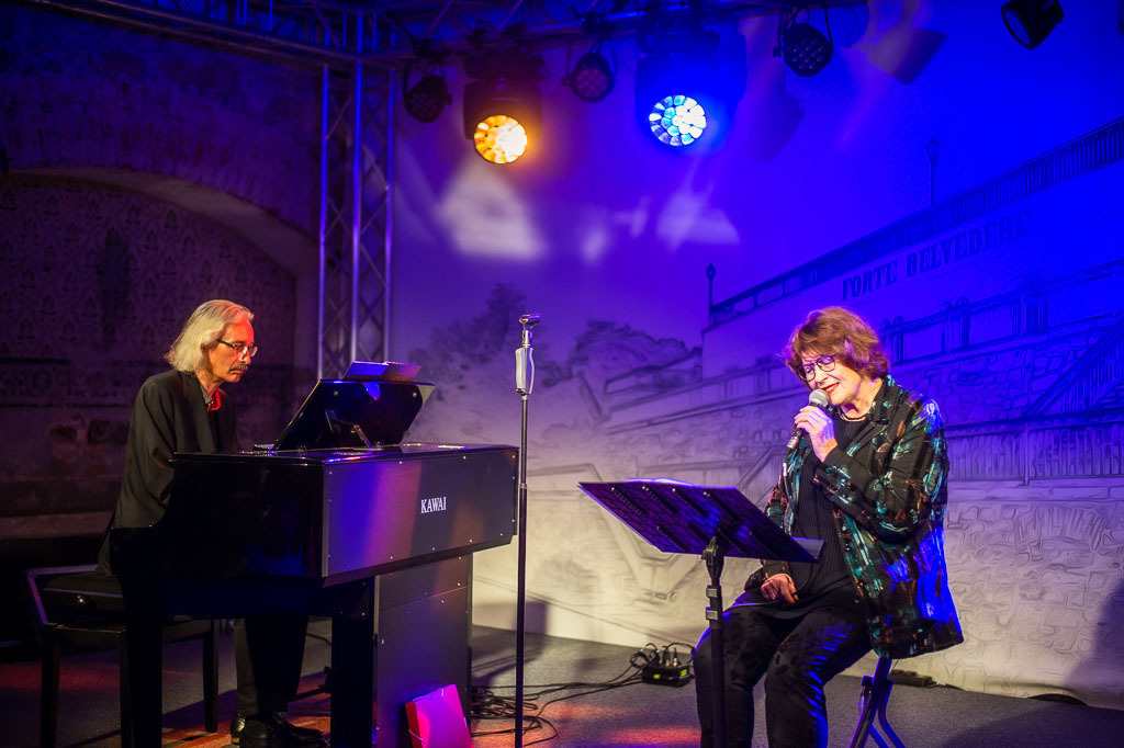 Uschi Brüning | Uschi Brüning im Forte Belvedere Leisnig zum Festival Hallo Leisnig 2022. - Realisiert mit Pictrs.com