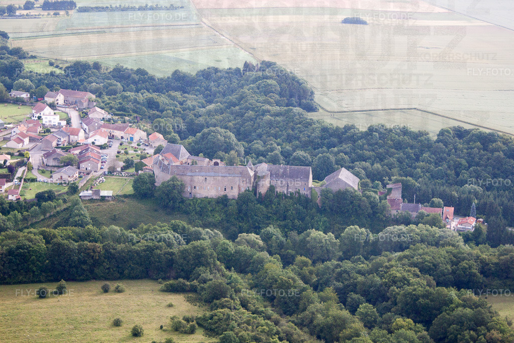Ortsansicht | Luftbild: Ortsansicht in Roussy-le-Village im Bundesland Moselle in Frankreich. Foto: IMG_050634.jpg vom 24.06.2012 durch Werner Riehm/FLY-FOTO.de - Realisiert mit Pictrs.com