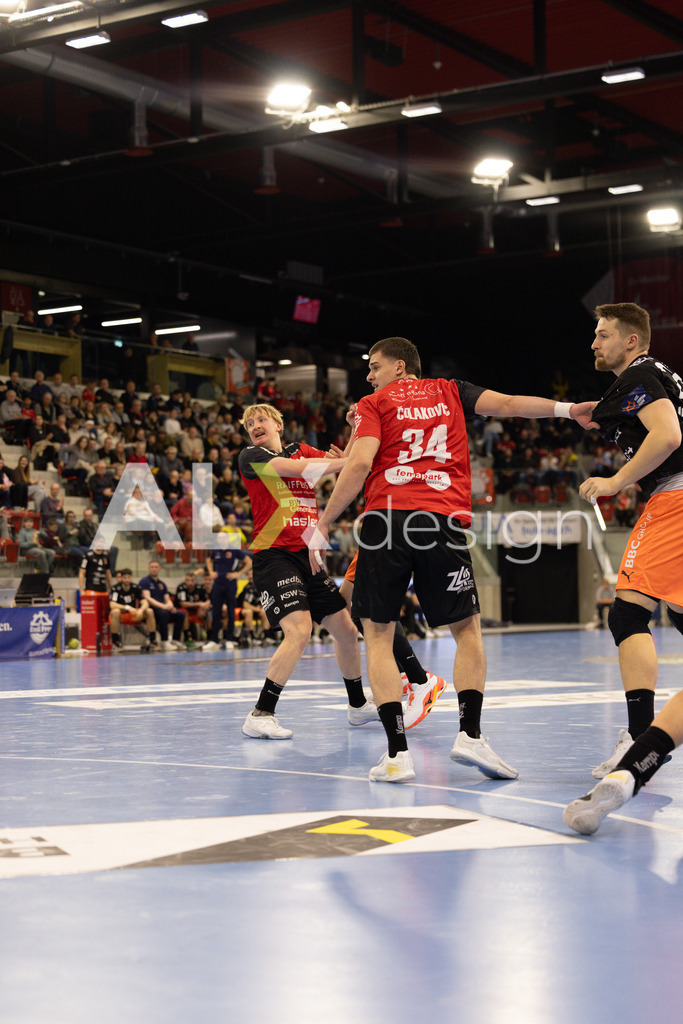 Handballen I Herren I Saison 2025-2026 I Quickline Handball League 2026 | Men I 18. Spieltag I Pfade Winterthur - Kadetten Schaffhausen I 20.12.2025 | 34 Faris Colakovic (Pfadi Winterthur) – Rückraum rechts - Realisiert mit Pictrs.com