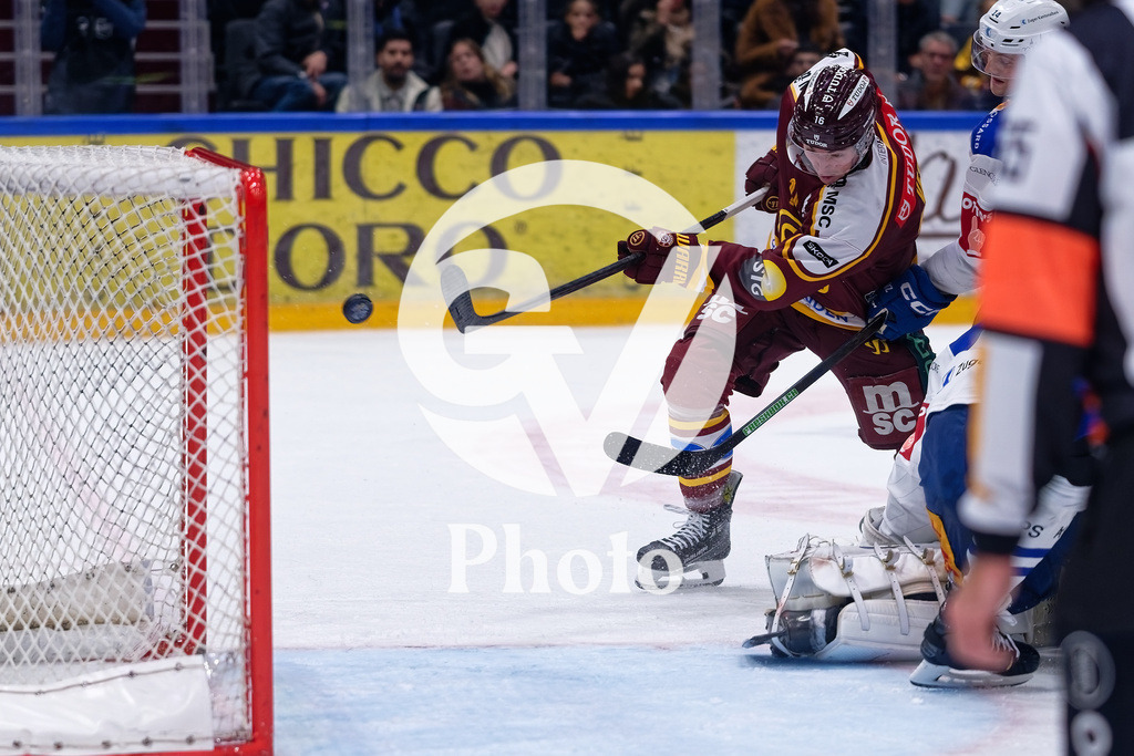 National League - Geneve-Servette HC v EV Zug | Jimmy Vesey (16 Geneve-Servette HC) in action (close up)  during the National League match between Geneve-Servette HC and EV Zug at Les Vernets in Geneva, Switzerland