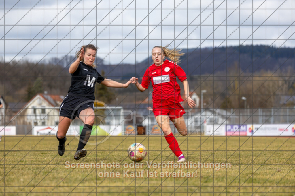 20250223_134001_0328 | Joana Bauer (1.FC Donzdorf #11),1.FC Donzdorf (rot) vs. TSV Tettnang (schwarz), Fussball, Frauen-WFV-Pokal Achtelfinale, Saison 2024/2025, Rasenplatz Lautertal Stadion, Süßener Straße 16, 73072 Donzdorf, 23.02.2025 - 13:00 Uhr,Foto: PhotoPeet-Sportfotografie/Peter Harich