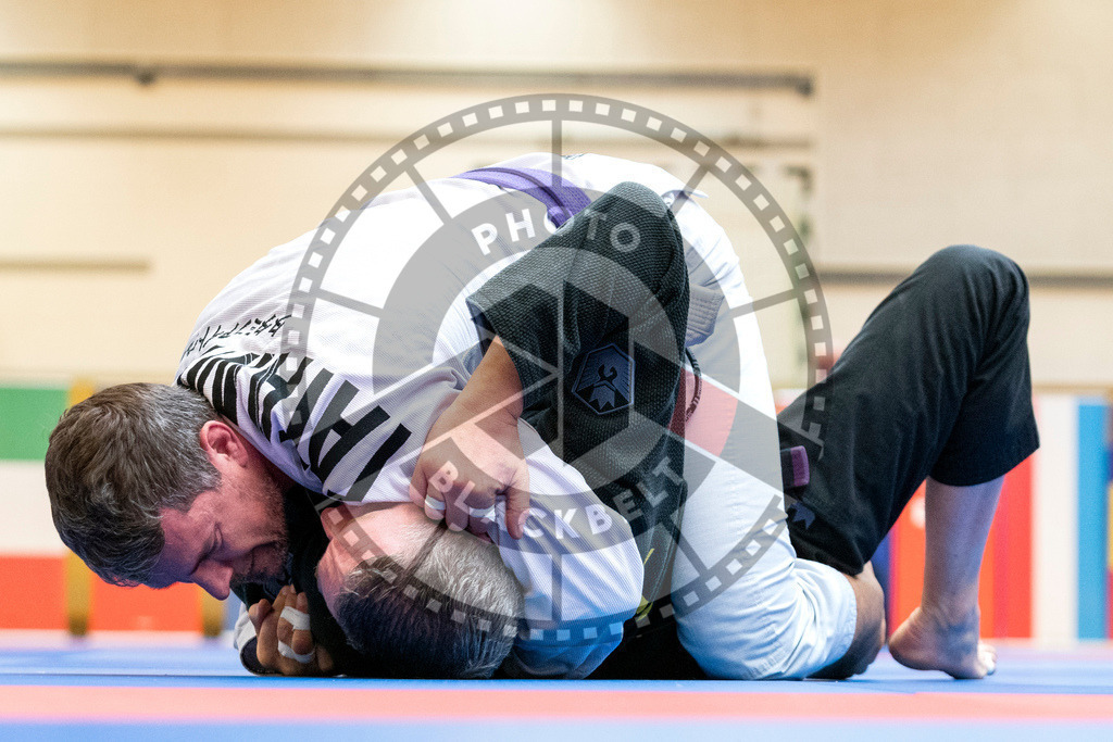 20231118PBB10850 | Fighters compete during the AJP Tour 600 Frankfurt Championship in Frankfurt/Main, Germany, on November 18, 2023.