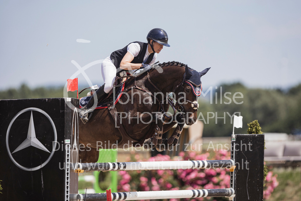 240629_LüPfSpTa_Youngster-S-149 | Deine schönsten Turniermomente als professionelle Fotos! Entdecke hochwertige Pferdesport-Fotografie im Online-Shop. Jetzt Fotos finden & bestellen!