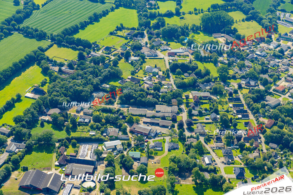 Neue Luftbildaufnahme der Stadt Dellstedt - Das Luftbild wurde 2025 vom UL-Flugzeug heraus erstellt ( keine Drohnenaufnahme ) - Hochauflösende Luftaufnahme - für Wandbilder und großformatige Ausdrucke geeignet. Das besondere Geschenk!Hier alle&nbsp;Infos zur Lizenzierung der LuftaufnahmeWir fliegen auch dieses Jahr wieder in Ihre Region um Luftbilder zu erstellen.- Luftbild anfragen