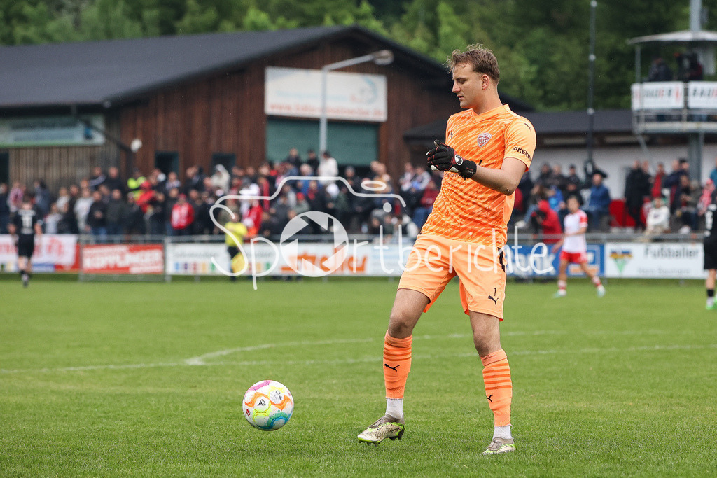 TSV Buchbach - FC Bayern Amateure | Am Ball Ludwig ZECH (TSV #1) / Freisteller / Einzelfoto
