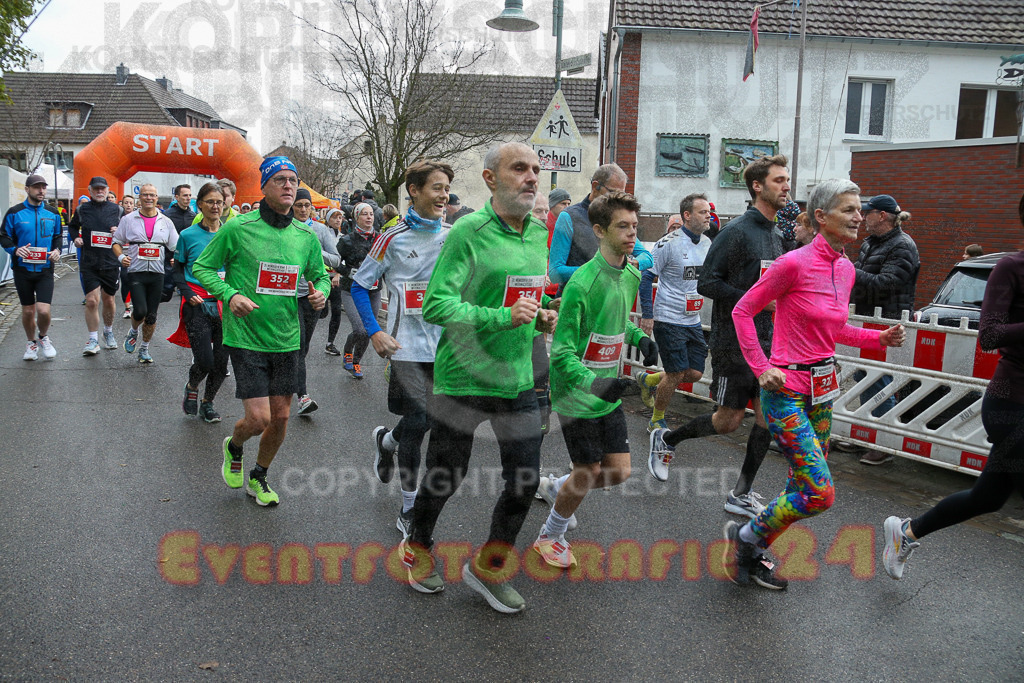 251130_1134_EX1_8082 | Sportfotografie im Rhein-Sieg Kreis, Köln, Bonn, NRW, Rheinland Pfalz, Hessen, etc. Unser Tätigkeitsfeld umfasst den Laufsport vom Volkslauf über den Marathon, Duathlon, Triathon bis zum Ultralauf wie Kölnpfad Ultra oder Schindertrail.