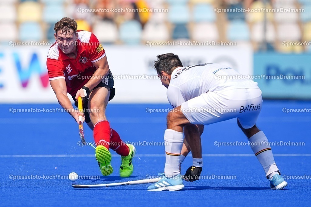 xydrx09082501045 | 09.08.2025, xydrx, Herren EuroHockey Championship 2025, Gruppenphase, Gruppe a, Belgien - Österreich, Sparkassenpark Mönchengladbach: Maximilian Kelner (AUT #19) im Zweikampf gegen Alexander Hendrickx (BEL #16)