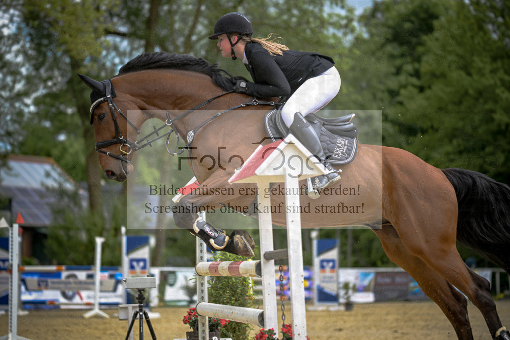 20240505-DOS_9106 | Entdecke hochwertige Reitturnierfotos von Foto Oger. Professionell, emotional und authentisch – jetzt Lieblingsmomente im Shop bestellen.Deutschlandweite Turnierfotografie. - Realisiert mit Pictrs.com