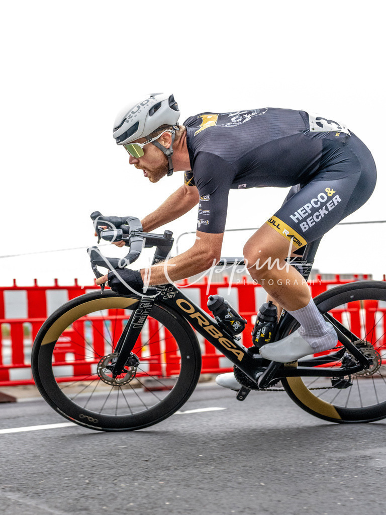 Ralf Eppink Photography 20250921_DSC08124 | Sportfotografie, Eventfotografie, Porträtfotografie, Radsport Fotograf, Triathlon Fotograf, Düsseldorf Fotograf, Köln Fotograf, Actionfotografie, Teamfotografie, Peoplefotografie, Business Portraits, Veranstaltungsfotografie, Reportagefotografie - Realisiert mit Pictrs.com