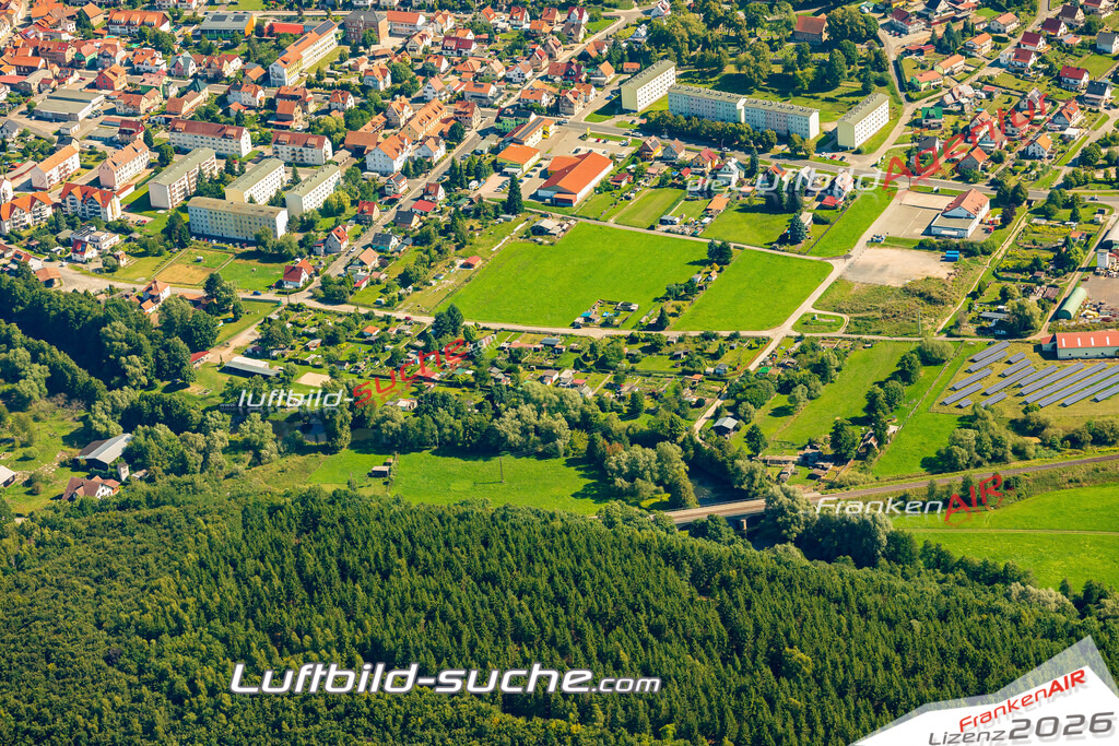 Neue Luftbildaufnahme der Stadt Wasungen - Das Luftbild wurde 2025 vom UL-Flugzeug heraus erstellt ( keine Drohnenaufnahme ) - Hochauflösende Luftaufnahme - für Wandbilder und großformatige Ausdrucke geeignet. Das besondere Geschenk!Hier alle&nbsp;Infos zur Lizenzierung der LuftaufnahmeWir fliegen auch dieses Jahr wieder in Ihre Region um Luftbilder zu erstellen.- Luftbild anfragen