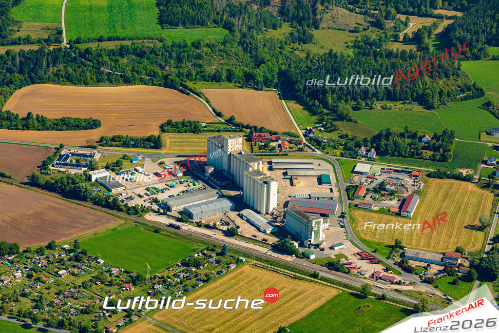Schrägluftbild  Gewerbegebiet  Themar - Das Luftbild wurde 2025 vom UL-Flugzeug heraus erstellt (ohne Drohne- keine Drohnenaufnahme ) - Hochauflösende Luftaufnahme -Nicht vergleichbar mit Google Maps oder Satelittenbilder- Die Geschenkidee !Mit Lizenz und Bildrechte bestellbar