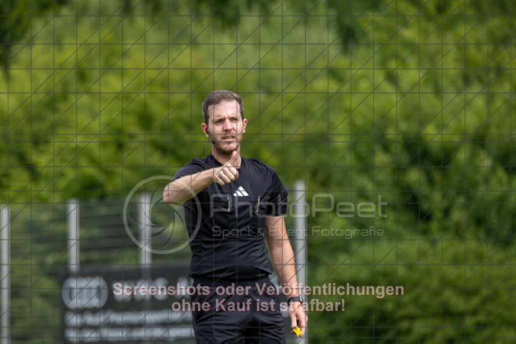 20250706_161500_1495 | #,TSG Salach (blau) vs. 1.FC Heidenheim (rot), Fußball, Freundschaftsspiel - WfV, Saison 2025/2026, Rasensportplatz, Staufenecker Str. 41, 73084 Salach, 06.07.2025 - 15:30 Uhr,Foto: PhotoPeet-Sportfotografie/Peter Harich