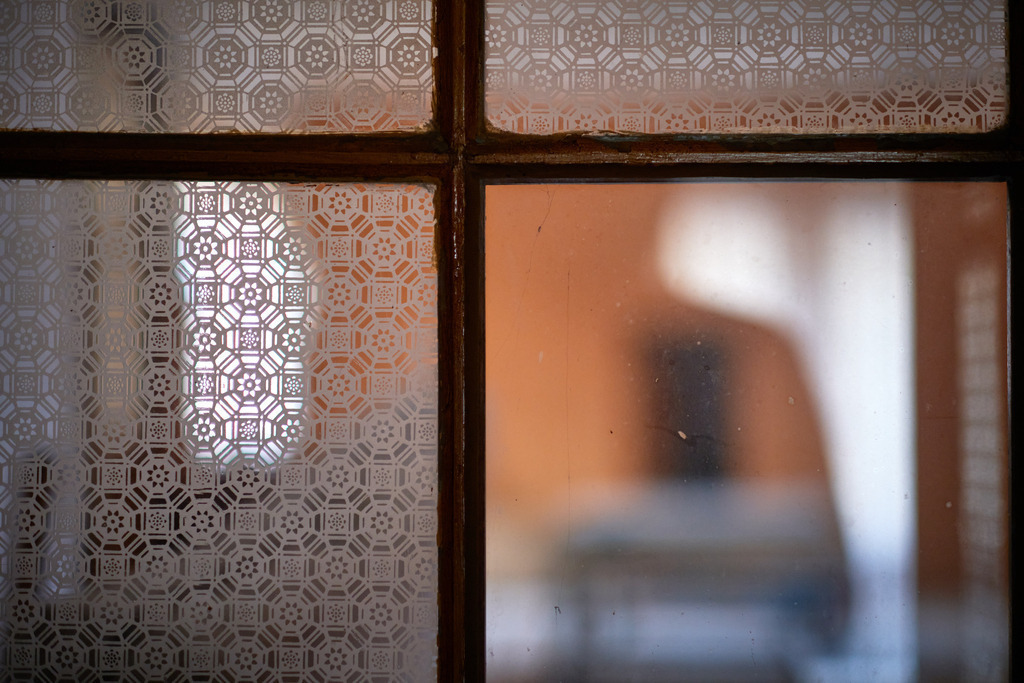 Innenraum einer leeren Gaststätte im Weinviertel | Austria - June 08, 2021: Innenraum einer leeren Gaststätte im Weinviertel - Realisiert mit Pictrs.com