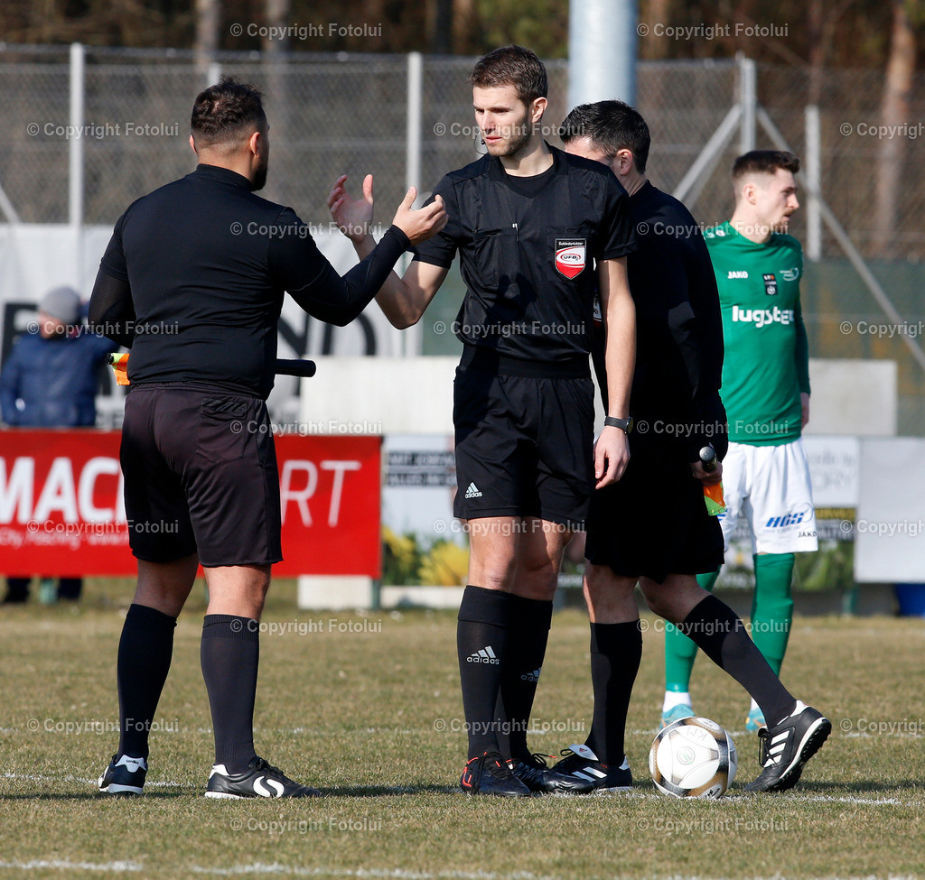 A_LUI_04032023_03 | SPORT,FUSSBALL LT1 OOE LIGA 2023 ASKOE OEDT-SC LUGSTEIN CABS FRIEDBURG 04.03.2023 IM BILD: SCHIEDSRICHTER MARIO DIESENBERGER  FOTO:FOTOLUI