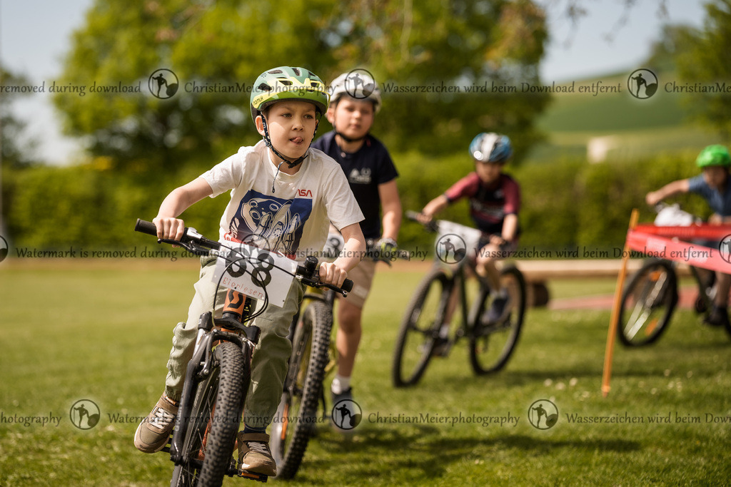 Eierlesen 2026 | Sie wurden bei einem Event oder Sportanlass fotografiert? Hier finden sie ihre Bilder! - Realisiert mit Pictrs.com