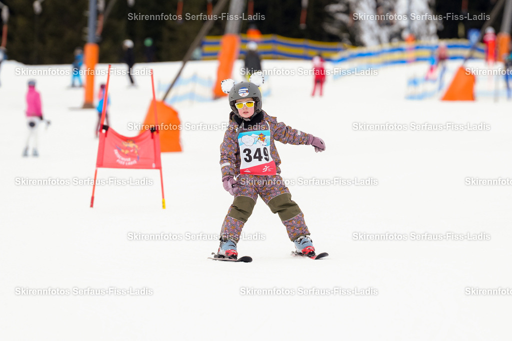 SRF_02.01.2026_0541 | Skirennfotos,Serfaus,Fiss,Ladis,Kinderskirennen,Winter,Tirol,Oberland,skirace,SFL,feelfree,weil wir's genießen,ski,Ski,skifahren,Sonnenplateau, - Realisiert mit Pictrs.com